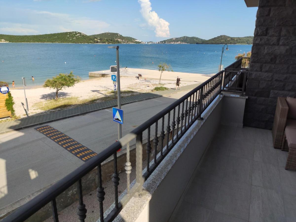Apartmani Sara 2 Betina  Exterior foto